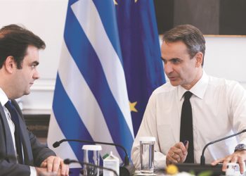 Βάζει στο ίδιο κάδρο ΣΥΡΙΖΑ και ΠΑΣΟΚ