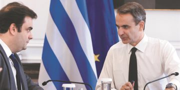 Βάζει στο ίδιο κάδρο ΣΥΡΙΖΑ και ΠΑΣΟΚ