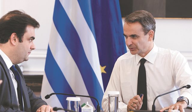 Βάζει στο ίδιο κάδρο ΣΥΡΙΖΑ και ΠΑΣΟΚ