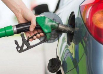 1 λίτρο βενζίνας πάνω από 2 ευρώ και καίγονται τα καύσιμα