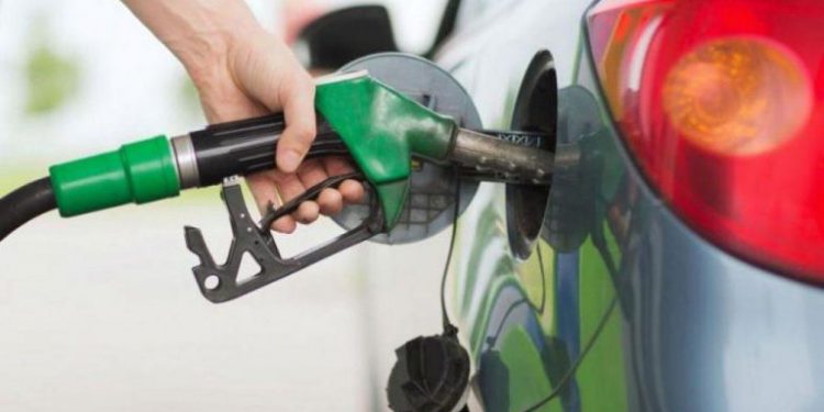 1 λίτρο βενζίνας πάνω από 2 ευρώ και καίγονται τα καύσιμα