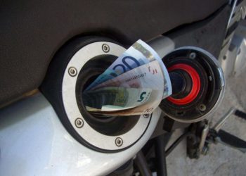 Τι να σου κάνουν τα μέτρα  όταν η βενζίνη ανεβαίνει άνετα την ανηφόρα για να φτάσουμε να πληρώνουμε τιμές όπως στην Δανία.