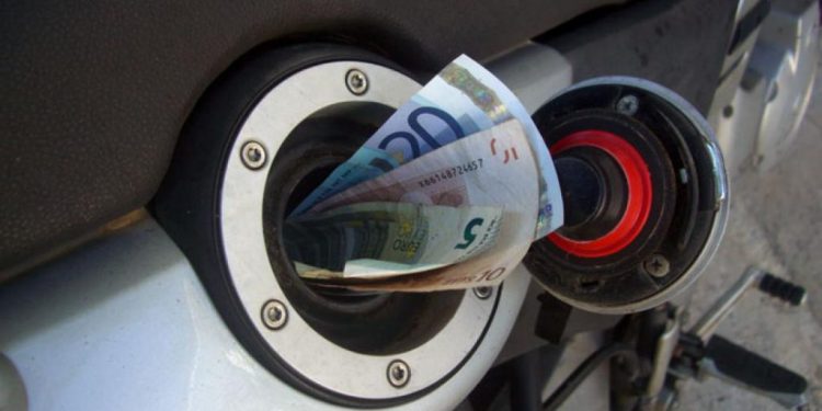 Τι να σου κάνουν τα μέτρα  όταν η βενζίνη ανεβαίνει άνετα την ανηφόρα για να φτάσουμε να πληρώνουμε τιμές όπως στην Δανία.