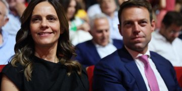 Αχτσιόγλου – Κασσελάκης: Νέα μηνύματα πριν ανοίξουν οι κάλπες