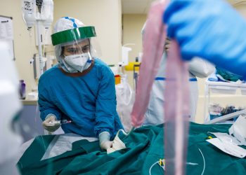 Κοροναϊός: Έφτασε στην Ελλάδα το στέλεχος Pirola – Ακόμα 35 θάνατοι