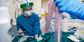 Κοροναϊός: Έφτασε στην Ελλάδα το στέλεχος Pirola – Ακόμα 35 θάνατοι