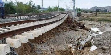 Ολική καταστροφή του σιδηρόδρομου στη Θεσσαλία – Άγνωστο πότε θα επαναλειτουργήσει