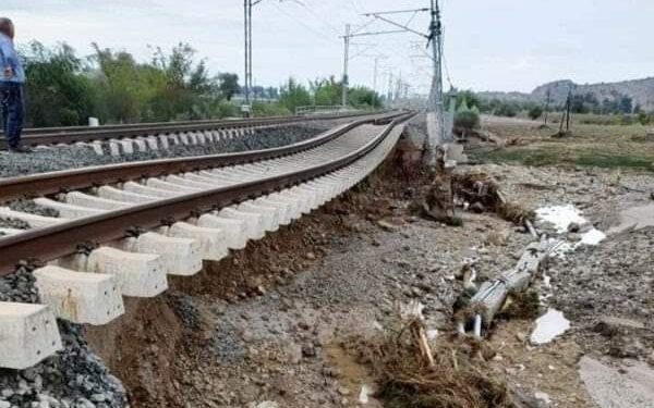 Ολική καταστροφή του σιδηρόδρομου στη Θεσσαλία – Άγνωστο πότε θα επαναλειτουργήσει