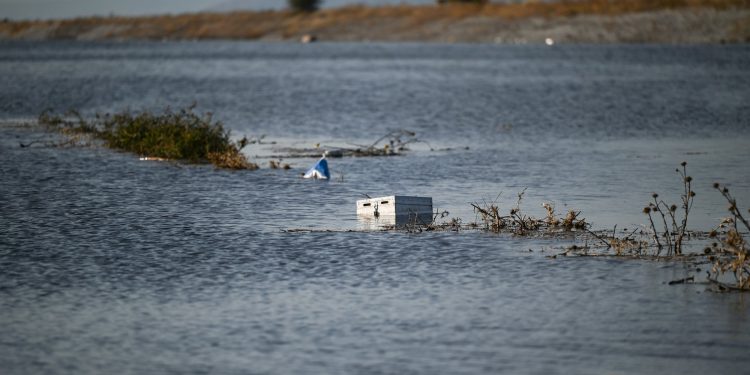 Κακοκαιρία Daniel: Κινδυνεύουν χωριά από την υπερχείλιση της λίμνης Κάρλα – Παραμένει κλειστή η Εθνική Οδός