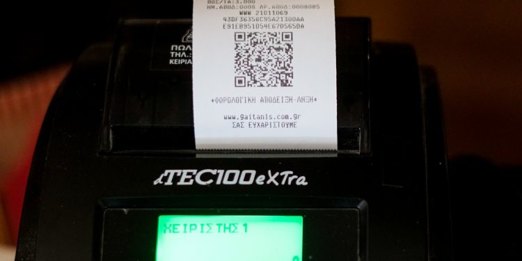 Στον «αέρα» οι μειωμένοι συντελεστές ΦΠΑ σε μεταφορές, καφέ, τουριστικό πακέτο