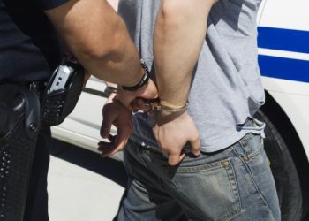 Παρίσταναν υπαλλήλους της ΔΕΗ και έκλεβαν ηλικιωμένους – Και αστυνομικός στη συμμορία