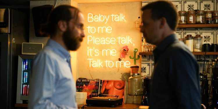 ΝΔ-ΣΥΡΙΖΑ-ΠΑΣΟΚ: Στα χαρακώματα για τη μεγαλύτερη αλαζονεία (και στη μέση ο Δούκας)