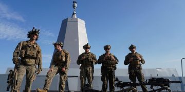 Ισραήλ: Γιατί η αρμάδα των ΗΠΑ μεγαλώνει συνεχώς – Η εξήγηση απόστρατου ναύαρχου