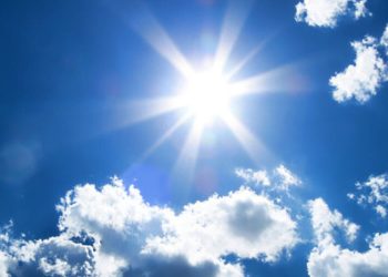 Καιρός: Νοτιάδες, ζέστη και σκόνη σήμερα – Τους 30 βαθμούς θα αγγίξει ο υδράργυρος