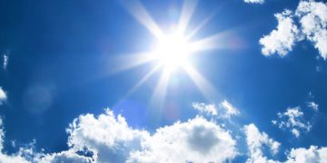 Καιρός: Νοτιάδες, ζέστη και σκόνη σήμερα – Τους 30 βαθμούς θα αγγίξει ο υδράργυρος