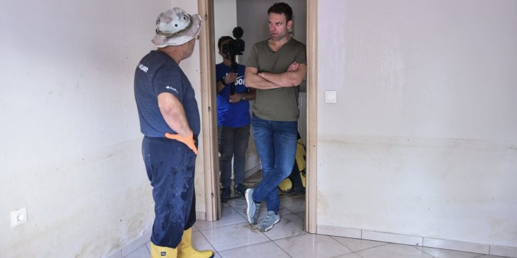 Στέφανος Κασσελάκης: Ανέβασε βίντεο από τον Βόλο κάνοντας έκκληση για βοήθεια