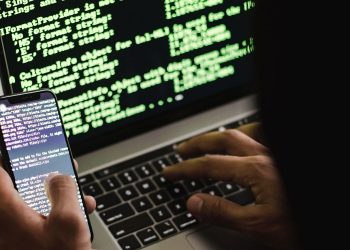 Υποκλοπές: Ενας φάκελος γεμάτος με νέα στοιχεία από τις έρευνες