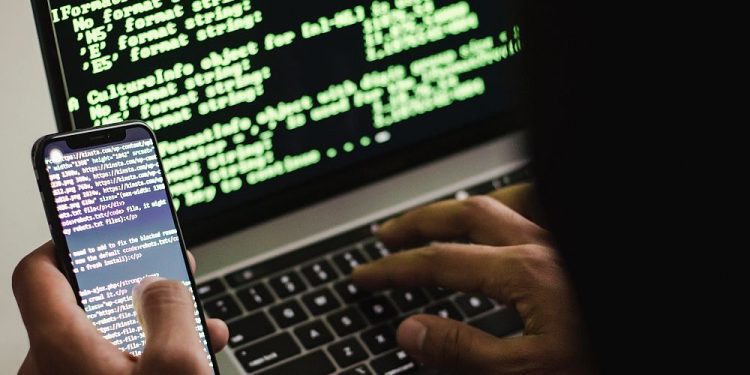 Υποκλοπές: Ενας φάκελος γεμάτος με νέα στοιχεία από τις έρευνες