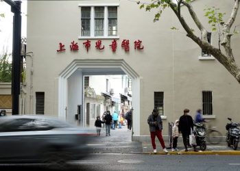 Συναγερμός στην Κίνα: Αυξάνονται επικίνδυνα τα κρούσματα παιδικής πνευμονίας