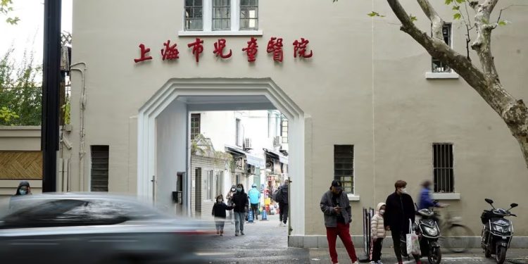 Συναγερμός στην Κίνα: Αυξάνονται επικίνδυνα τα κρούσματα παιδικής πνευμονίας