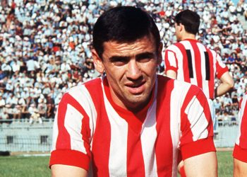 Σπάνε οι χορδές μας φωνάζοντας, «έμπαινε Γιούτσο, έμπαινε..»