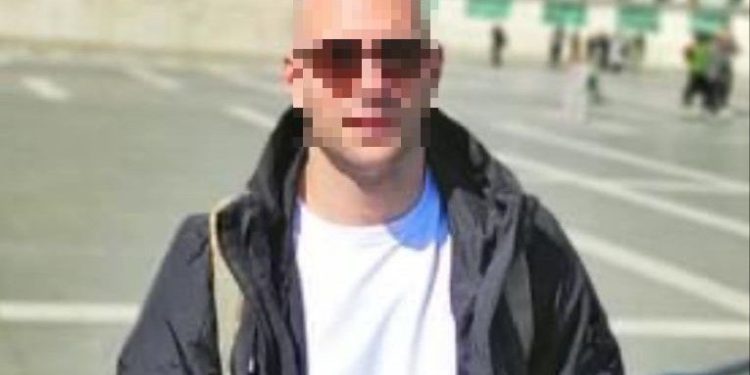 Ακρωτηρίασαν το πόδι του αστυνομικού που χτυπήθηκε από τη φωτοβολίδα