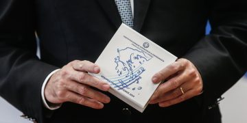 Βουλή: Σφοδρή κόντρα Χατζηδάκη – αντιπολίτευσης για τον προϋπολογισμό