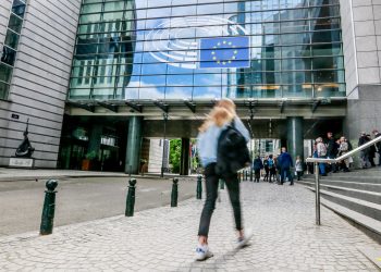 Ευρωβαρόμετρο: Κινητικότητα πριν την ευρωκάλπη