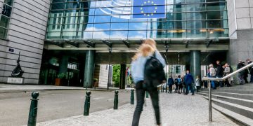 Ευρωβαρόμετρο: Κινητικότητα πριν την ευρωκάλπη