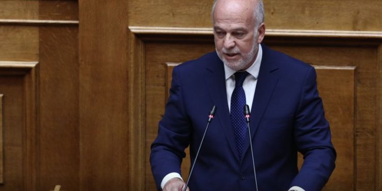 Κόντρα Φλωρίδη με ΣΥΡΙΖΑ και Τσακαλώτο για ποινικούς κώδικες – Βαριές κουβέντες για εγκληματίες και ακροδεξιά