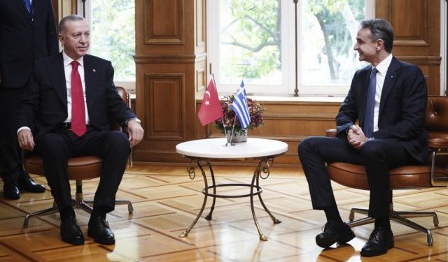 Μηνύματα ενότητας από Μητσοτάκη και Ερντογάν – Εκτός διαλόγου (ή δηλώσεων) η «βαριά» ατζέντα