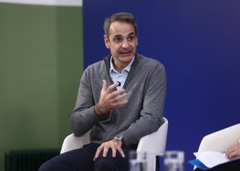 Τρέχει να καθησυχάσει για το κύμα ακρίβειας ο πρωθυπουργός