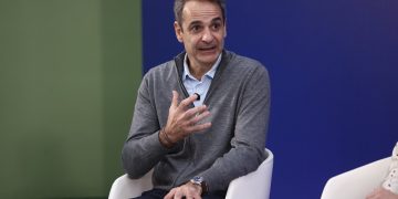 Τρέχει να καθησυχάσει για το κύμα ακρίβειας ο πρωθυπουργός