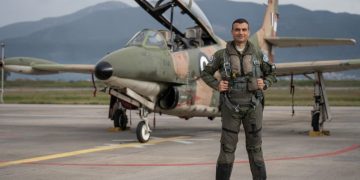 Καλαμάτα: Ο επισμηναγός σκοτώθηκε στην τελευταία του πτήση με Τ-2, μπροστά στην οικογένειά του