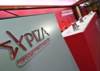 Πηγές ΣΥΡΙΖΑ: Ο πρωθυπουργός κουρελιάζει το Σύνταγμα και στέκεται προσοχή στον Σαμαρά