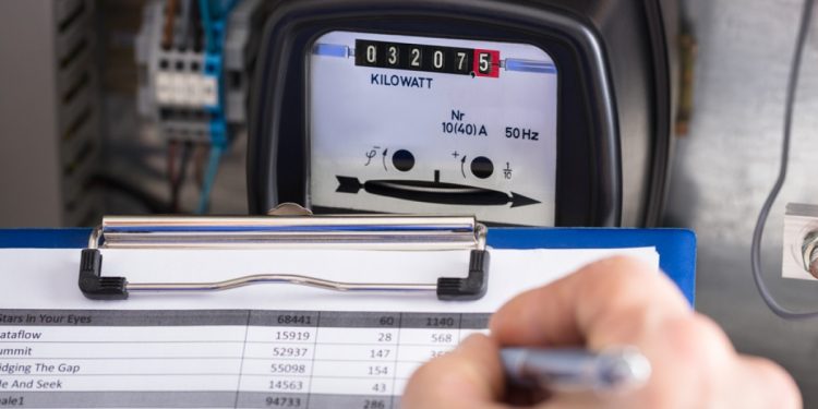 Τα τέσσερα χρωματιστά τιμολόγια ρεύματος και το… λευκό