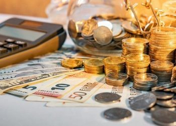 Ποιες ανατροπές φέρνει το 2024 σε μισθούς, συντάξεις, φόρους