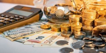Ποιες ανατροπές φέρνει το 2024 σε μισθούς, συντάξεις, φόρους