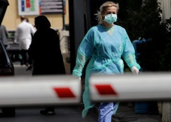 Επελαύνουν κορονοϊός και γρίπη