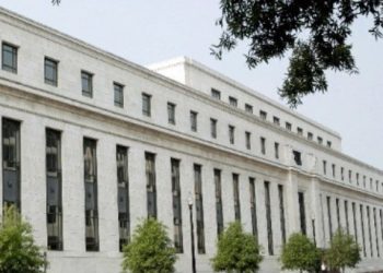 Επιτόκια: «Σήμα» για γρήγορη μείωσή τους από την ΕΚΤ έστειλε η Fed