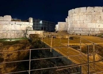 Αρχαιολογικός περίπατος στο αρχαίο φρούριο της Ηετιώνειας. Εφορεία Αρχαιοτήτων Πειραιώς και Νήσων: