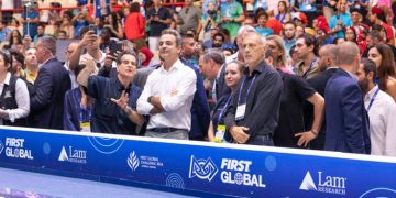 Ο Δήμαρχος Πειραιά Γιάννης Μώραλης στον παγκόσμιο διαγωνισμό μαθητικής ρομποτικής και καινοτομίας First Global Challenge 2024 στο Σ.Ε.Φ.