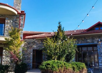 Μαζική δηλητηρίαση στη Φλώρινα: Στον εισαγγελέα ο ιδιοκτήτης του ξενοδοχείου – Με «εγκεφαλικό οίδημα» ο 55χρονος