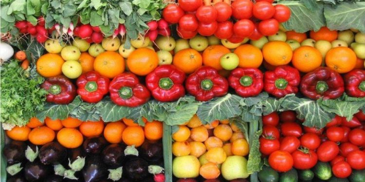 Φρέσκα τρόφιμα: Φθηναίνουν στο χωράφι, ακριβαίνουν στο ράφι