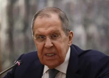 Λαβρόφ: «Παίζουμε με τη φωτιά» αν το Κίεβο χρησιμοποιήσει δυτικά όπλα βαθιά μέσα στη Ρωσία