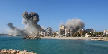 Λίβανος: Το Ισραήλ βομβαρδίζει την Τύρο, τουλάχιστον επτά νεκροί – Γιατί την έχει βάλει στο στόχαστρό του