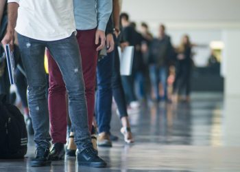 Παγκόσμια Τράπεζα: Σε δέκα χρόνια οι δύο στους τρεις νέους δεν θα βρίσκουν δουλειά