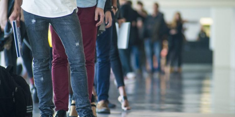 Παγκόσμια Τράπεζα: Σε δέκα χρόνια οι δύο στους τρεις νέους δεν θα βρίσκουν δουλειά