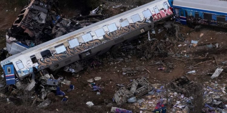 Τέμπη: Νέο βίντεο με την εμπορική αμαξοστοιχία