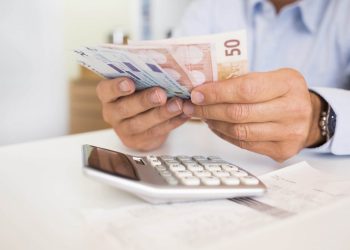 ΣΥΡΙΖΑ: Εκτός του πνεύματος της ΕΕ ο Μητσοτάκης για τον κατώτατο μισθό – Καμία δέσμευση για επέκταση των ΣΣΕ